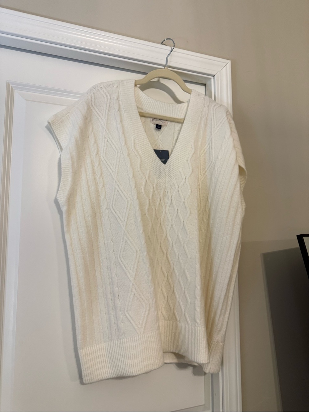 Universal Thread Cream Cable Knit V-Neck Sweater Vest